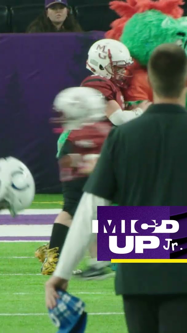 These kids went off during the mascot game ? | Mic'd Up Junior